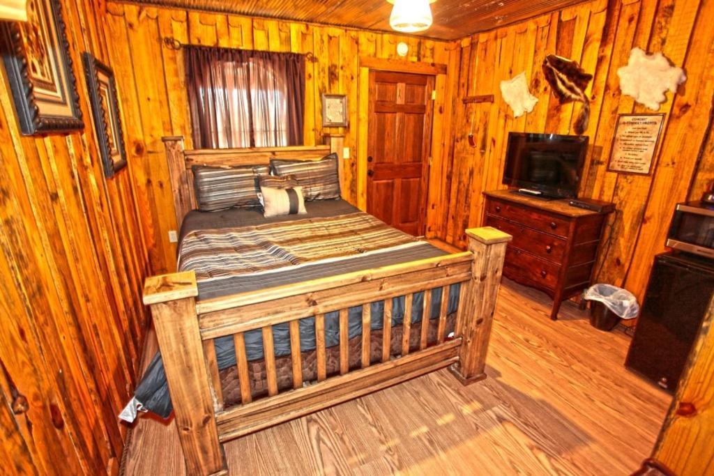 Отель Diamonds Old West Мурфрисборо Экстерьер фото