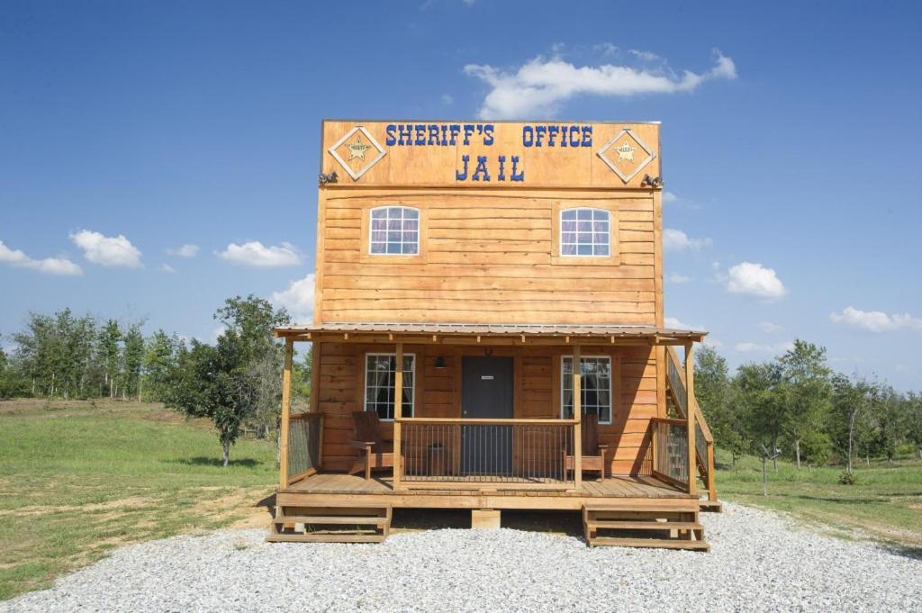 Отель Diamonds Old West Мурфрисборо Экстерьер фото