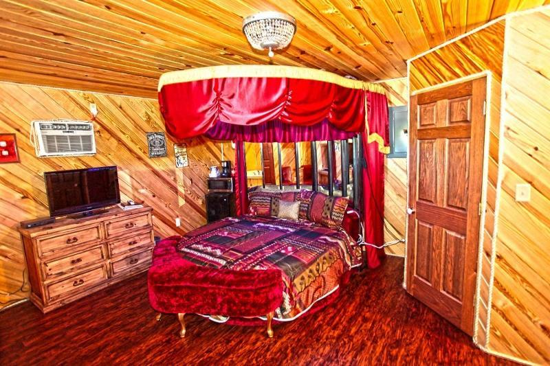 Отель Diamonds Old West Мурфрисборо Экстерьер фото